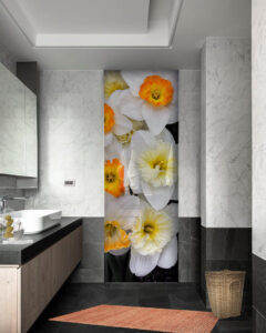 panel szklany do łazienki kwiaty