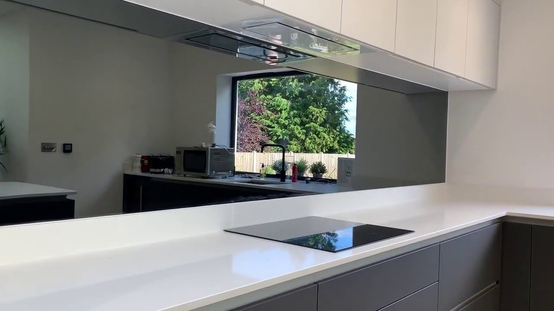 lustro w kuchni